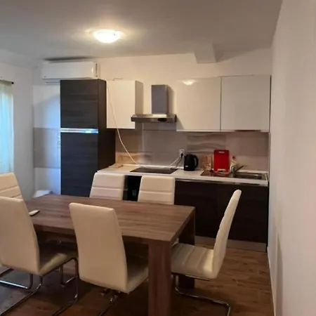 Desa's Place Apartment